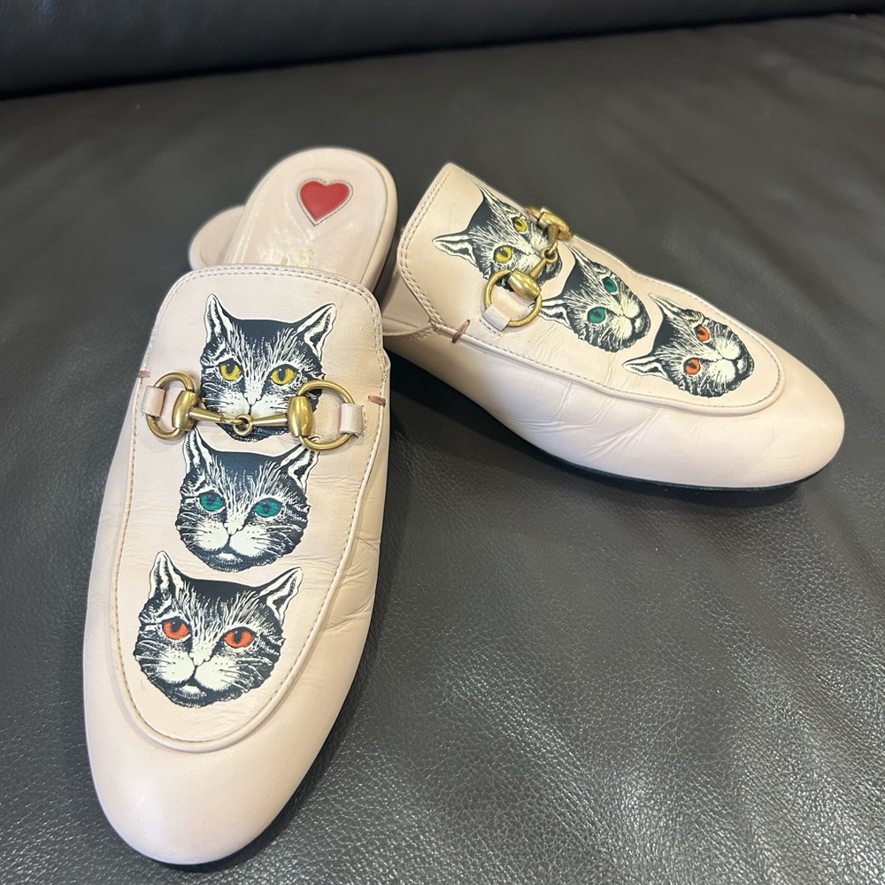 Gucci Cream Cat Print Loafers - Picture 3 of 11